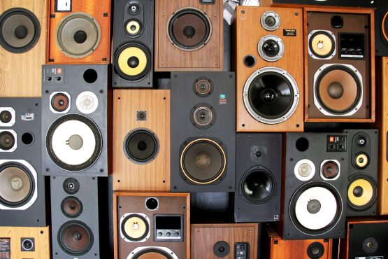 Speakers arranged vertically with the Dolby Audio functionality